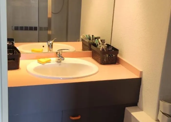 Joli Avec Piscine à 200m De La Parking Privé