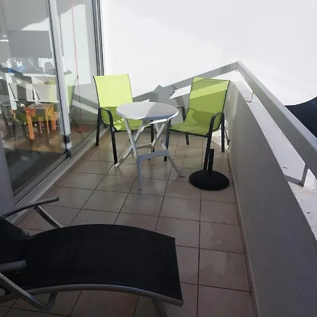 Joli Avec Piscine A 200m De La Parking Prive Apartment