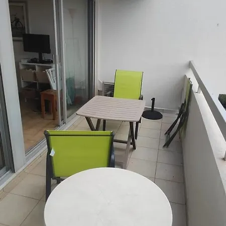 Joli Avec Piscine A 200m De La Parking Prive