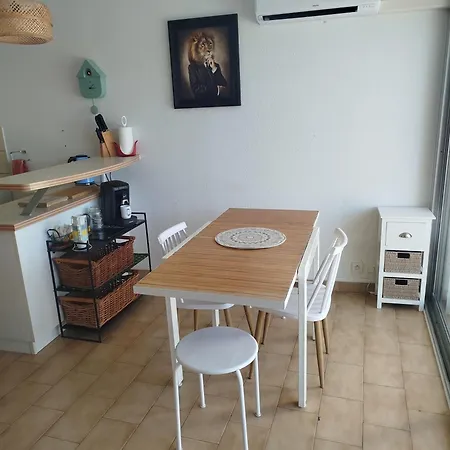 Joli Avec Piscine à 200m De La Parking Privé Apartamento